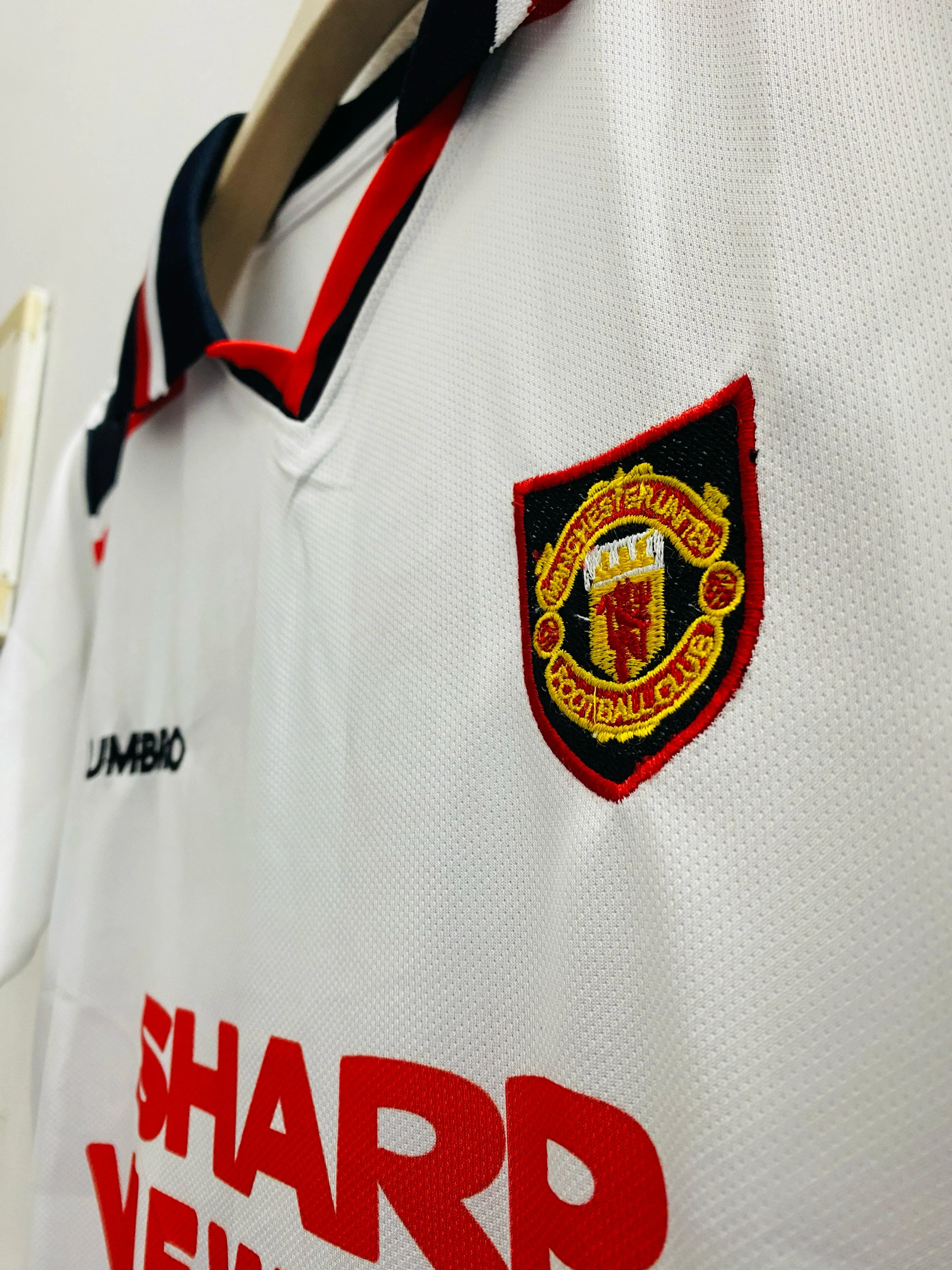 1997-98 Manchester United Away Jersey - David Beckham Embroidery Edition - Image 5