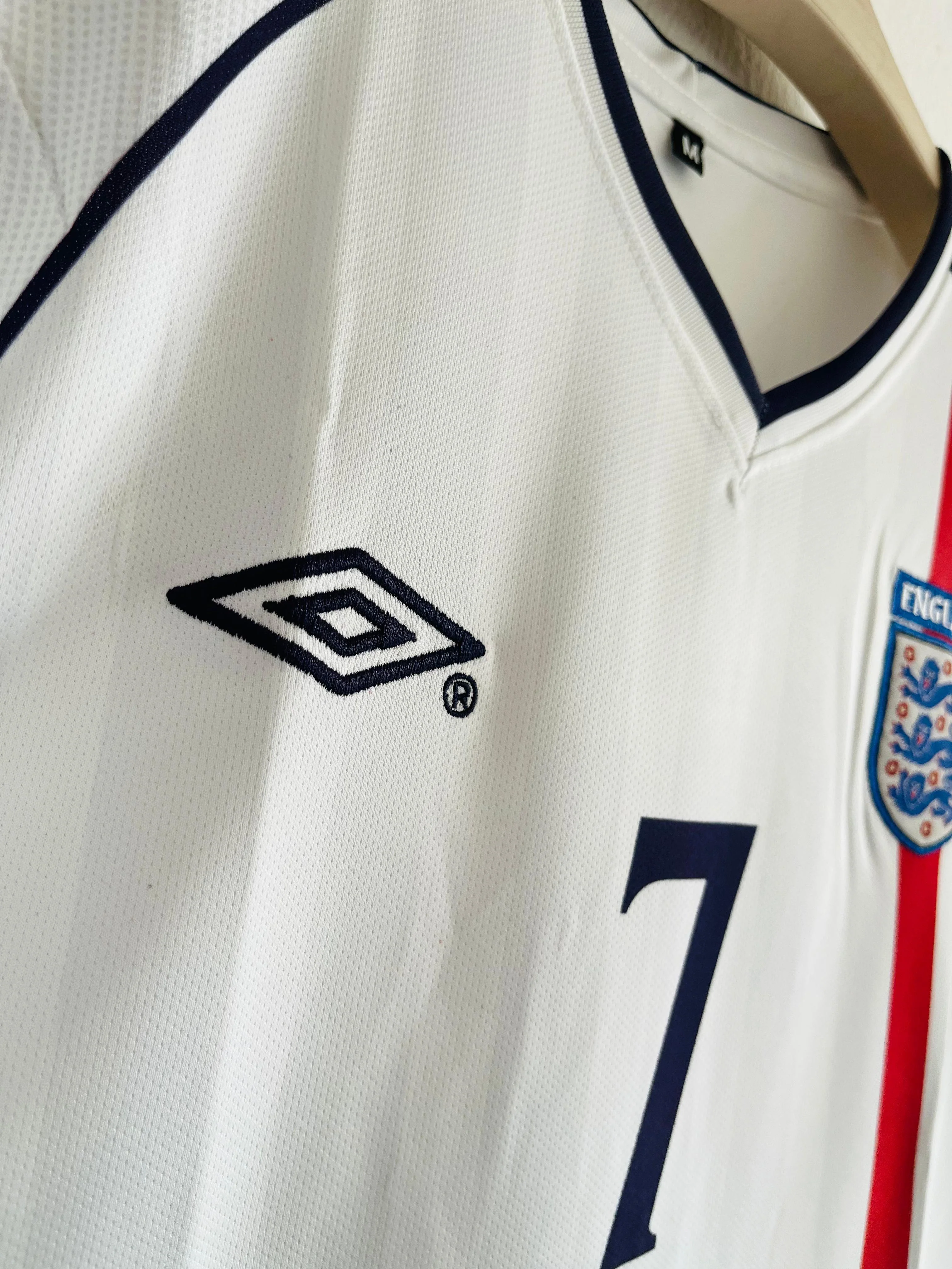2001-02 England Home Jersey - David Beckham Embroidered Edition - Image 4