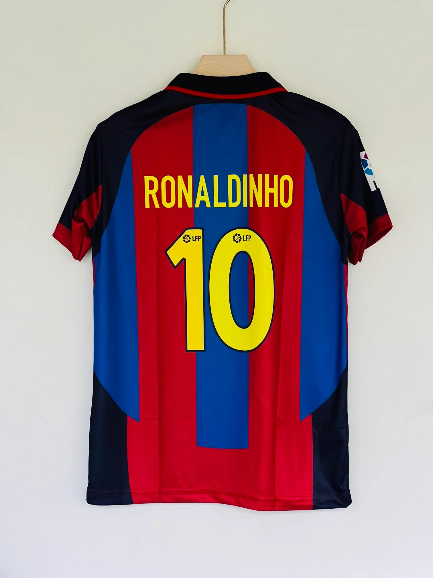 2003-04 Barcelona Home Jersey - Ronaldinho Magic Edition - Image 3