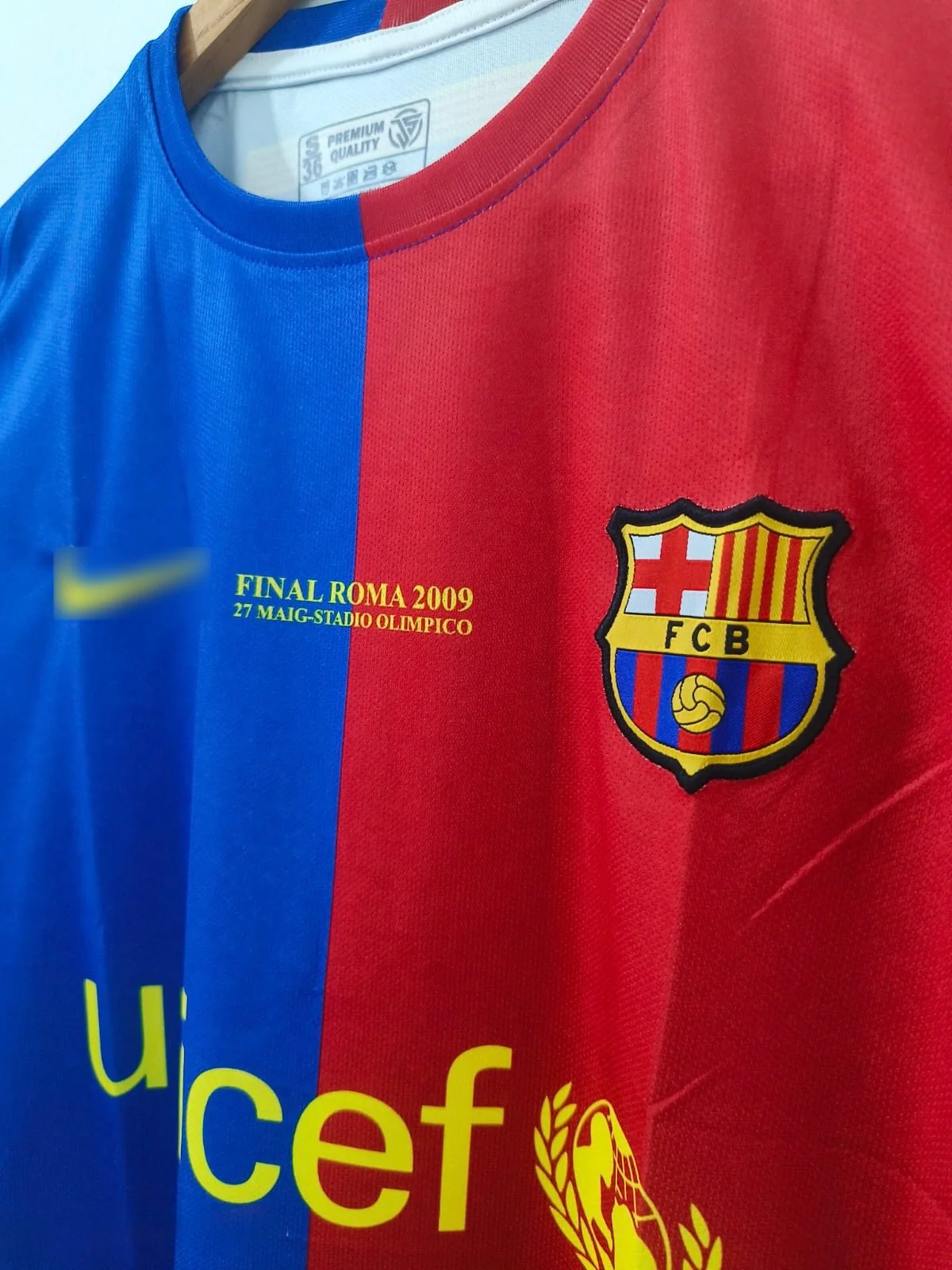 2009 Barcelona Home Jersey - Messi Edition embroidery - Image 3