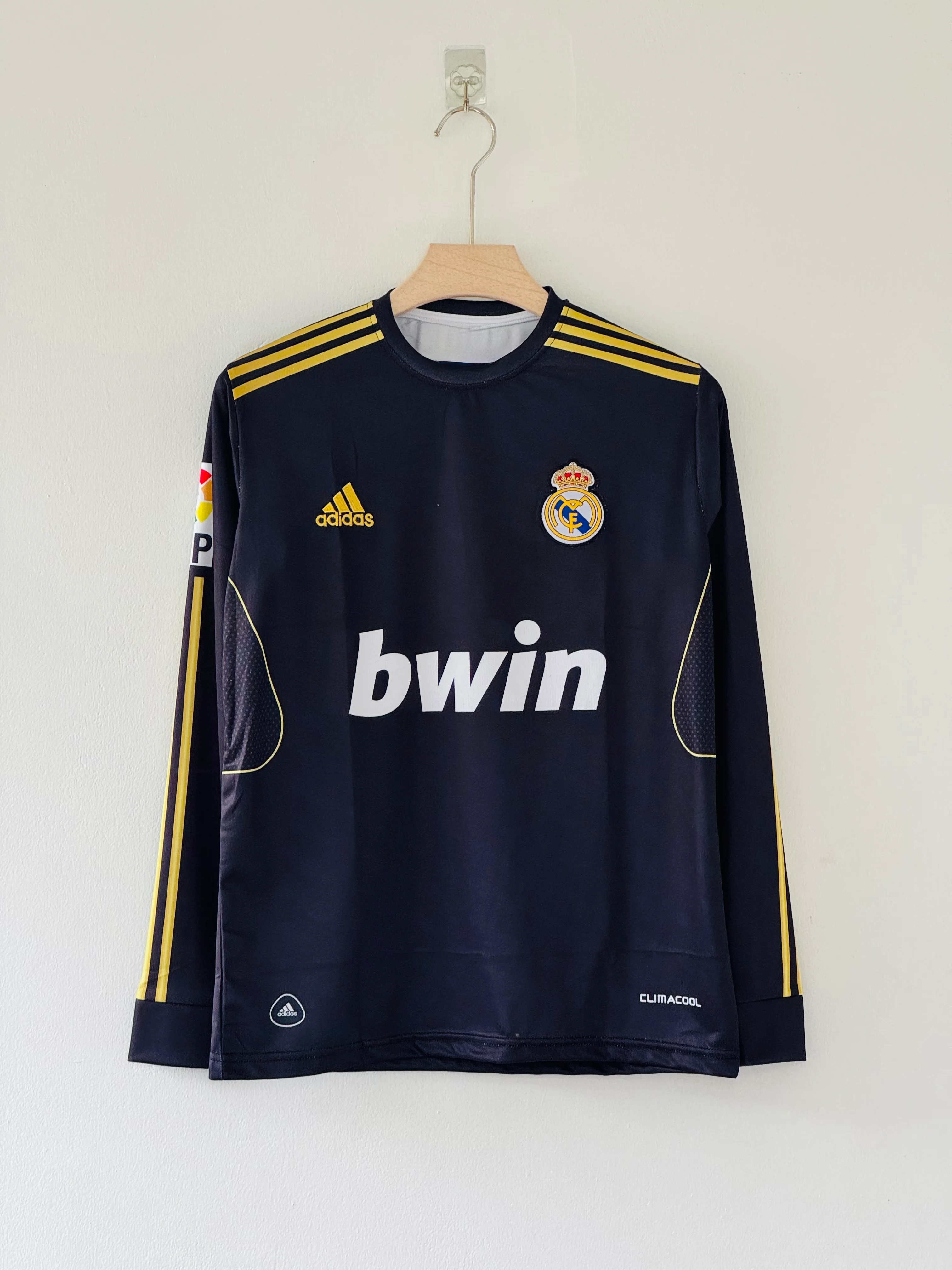 A Season of Dominance – Real Madrid 2011–12 Retro Full Sleeve Jersey