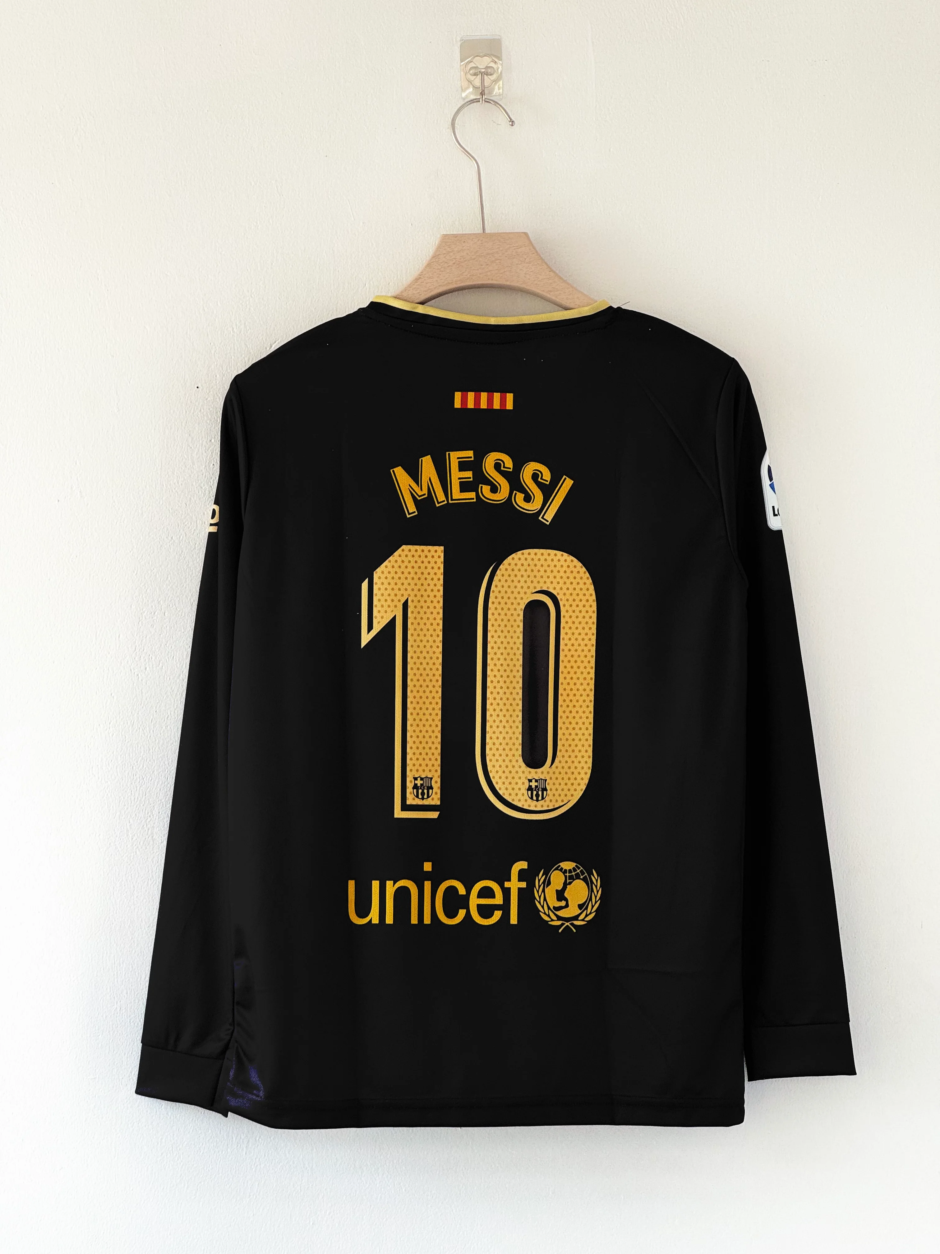 Embrace Elegance with the 2020-21 Barcelona Away Kit - Image 4