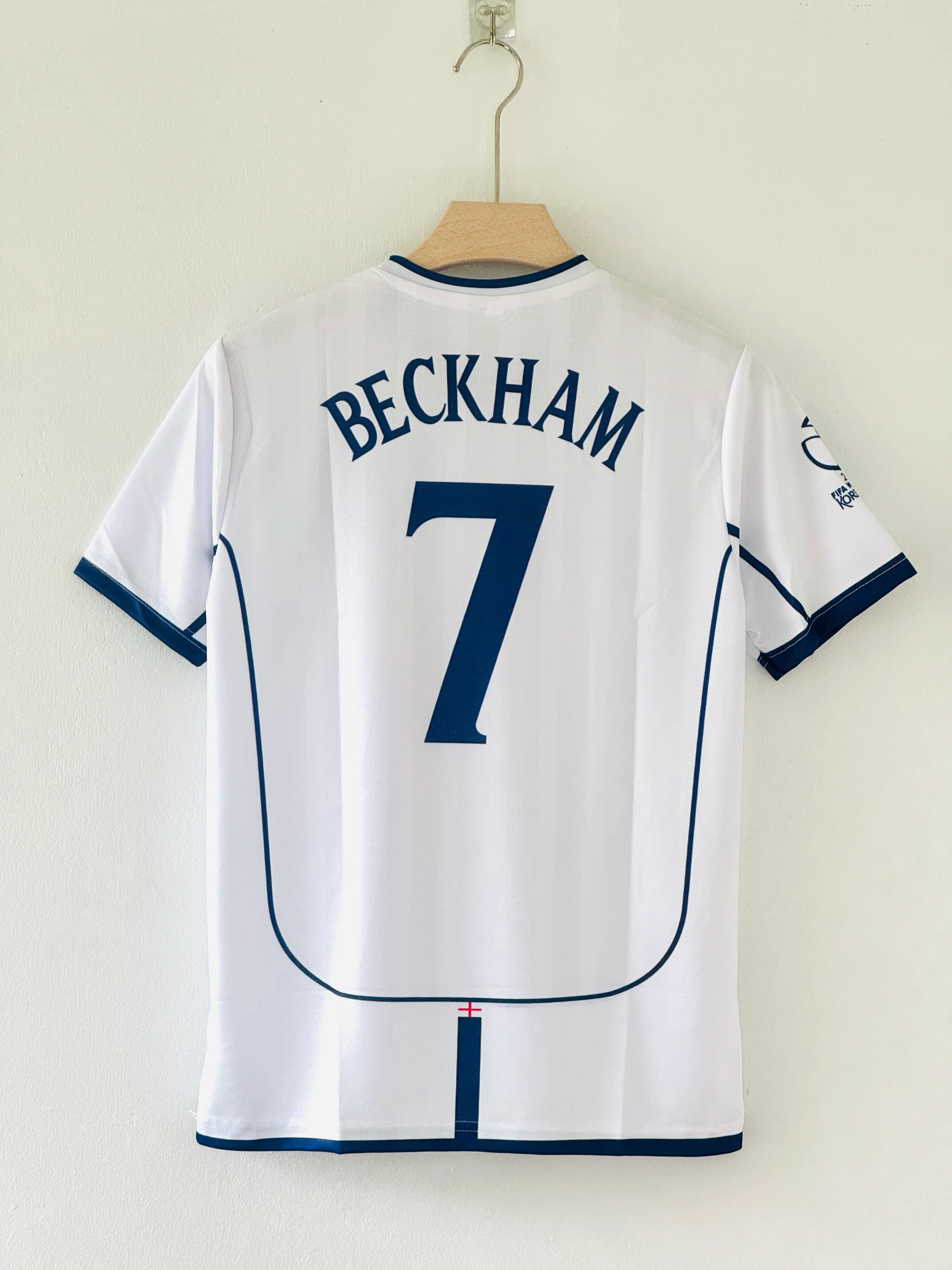 England 2001-02 David Beckam Retro Jersey Round neck - Image 3