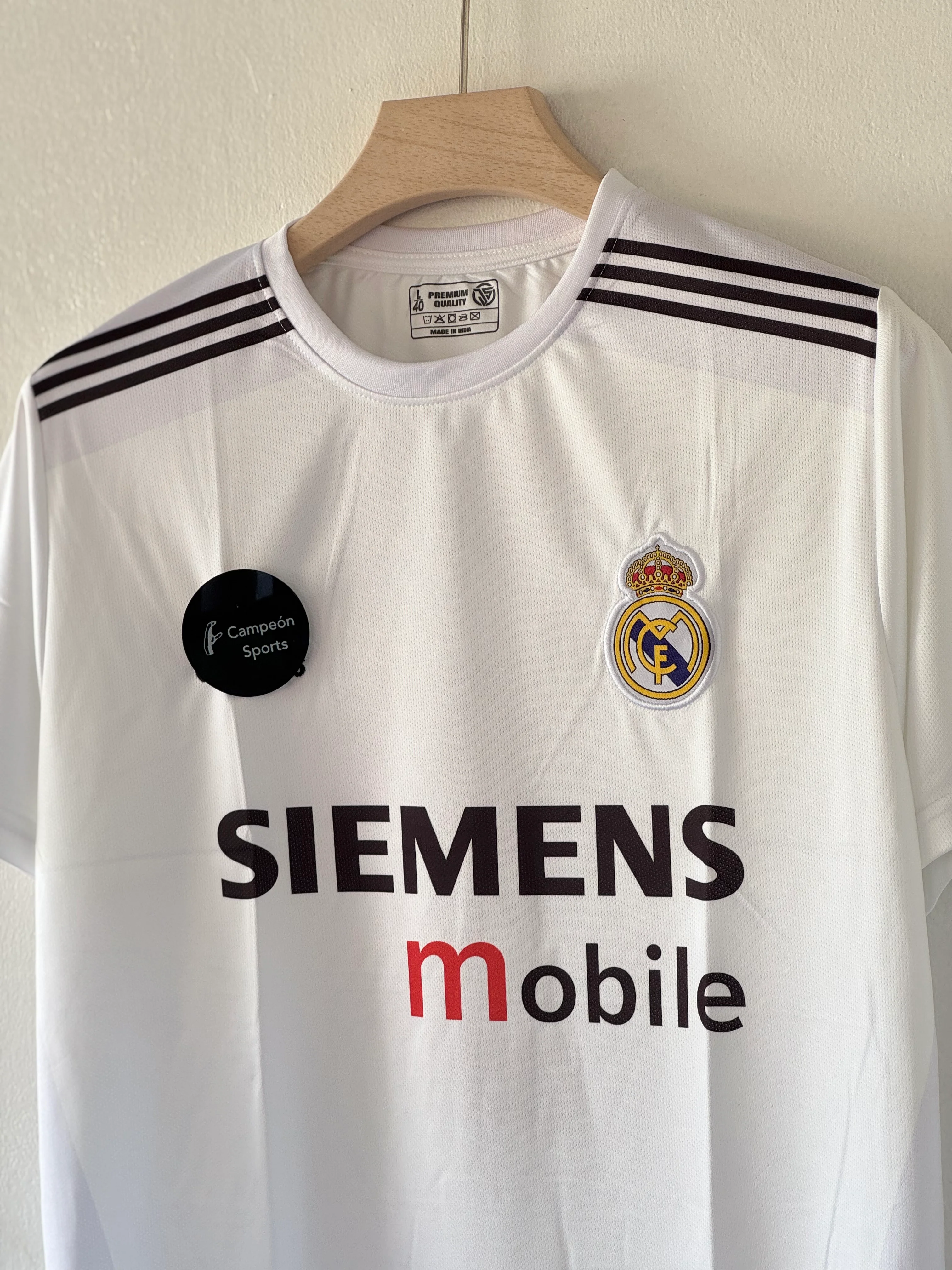Galáctico Elegance – Real Madrid 2003/04 Zidane Home Jersey - Image 3