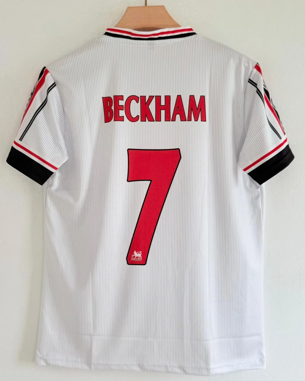 Manchester United 1998–99 Away Jersey (Beckham #7 Edition) round neck - Image 3