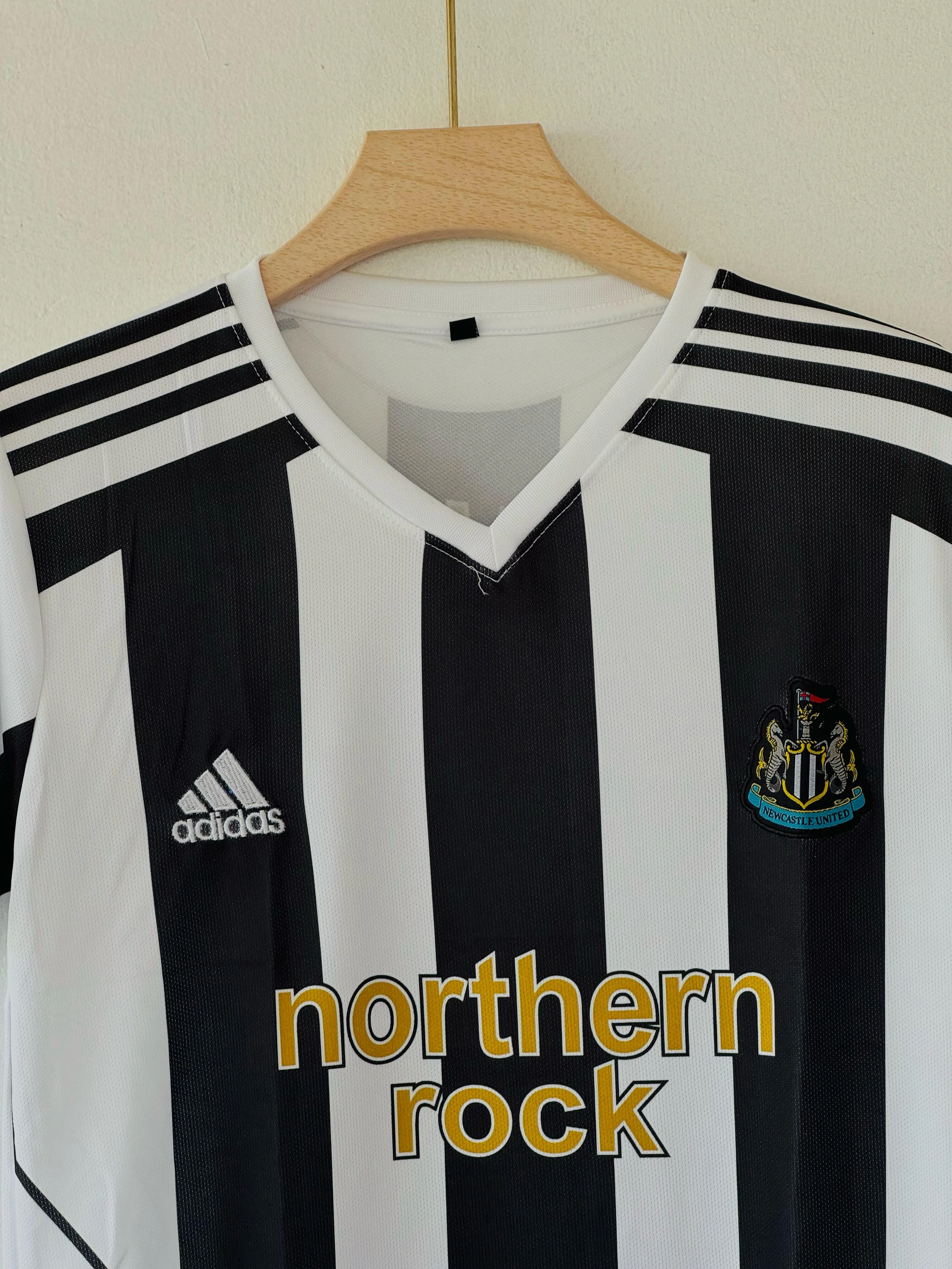 Newcastle United 2005-06 Home Jersey – Michael Owen Embroidery Edition - Image 3