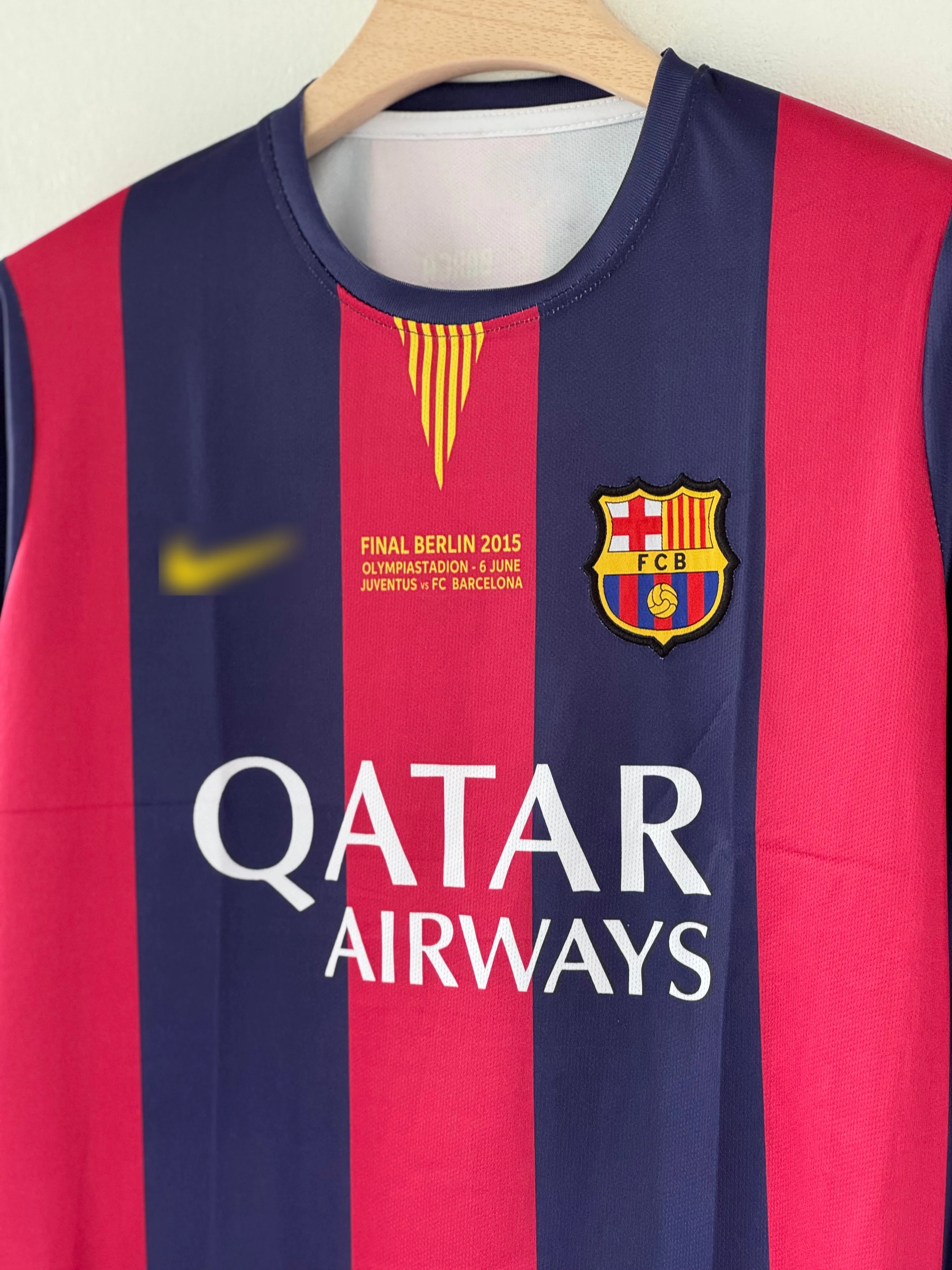 Relive the Magic of  in the 2015-16 Barcelona Home Jersey Full sleeve - Image 3