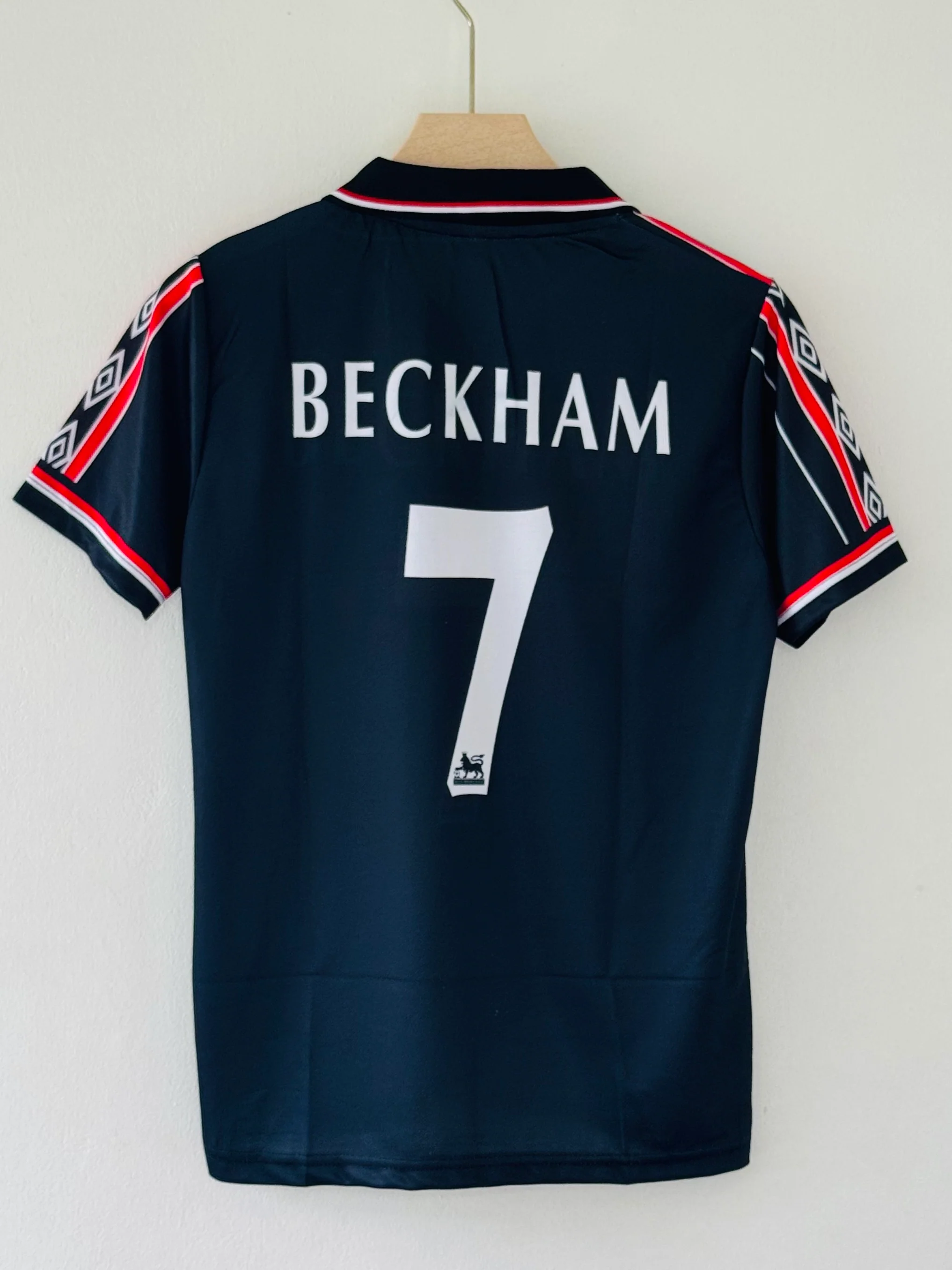 Rewind to Greatness with the 1997 Manchester United Away Jersey – Beckham Edition  edition - Image 3