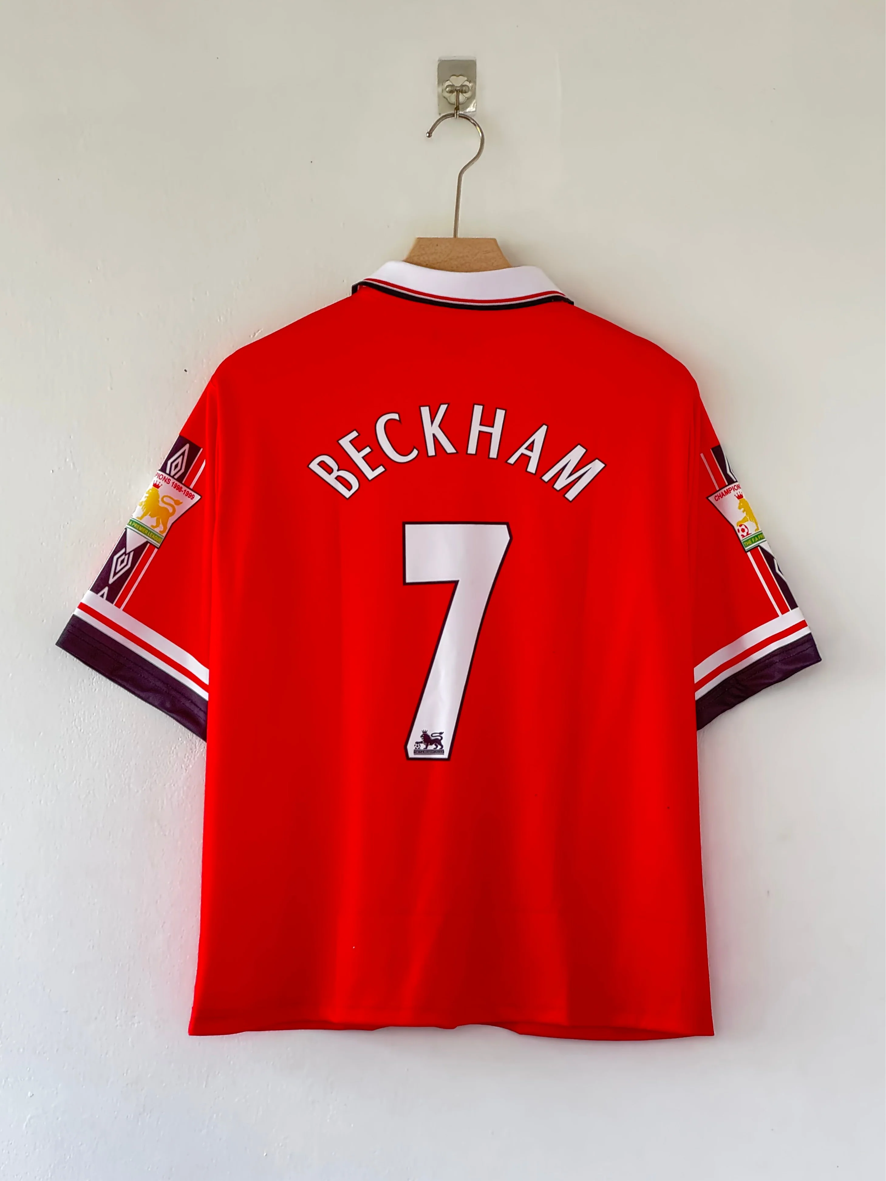 Treble Triumph Reimagined – Beckham’s 1998/99 Manchester United Five Sleeve Retro Jersey - Image 3
