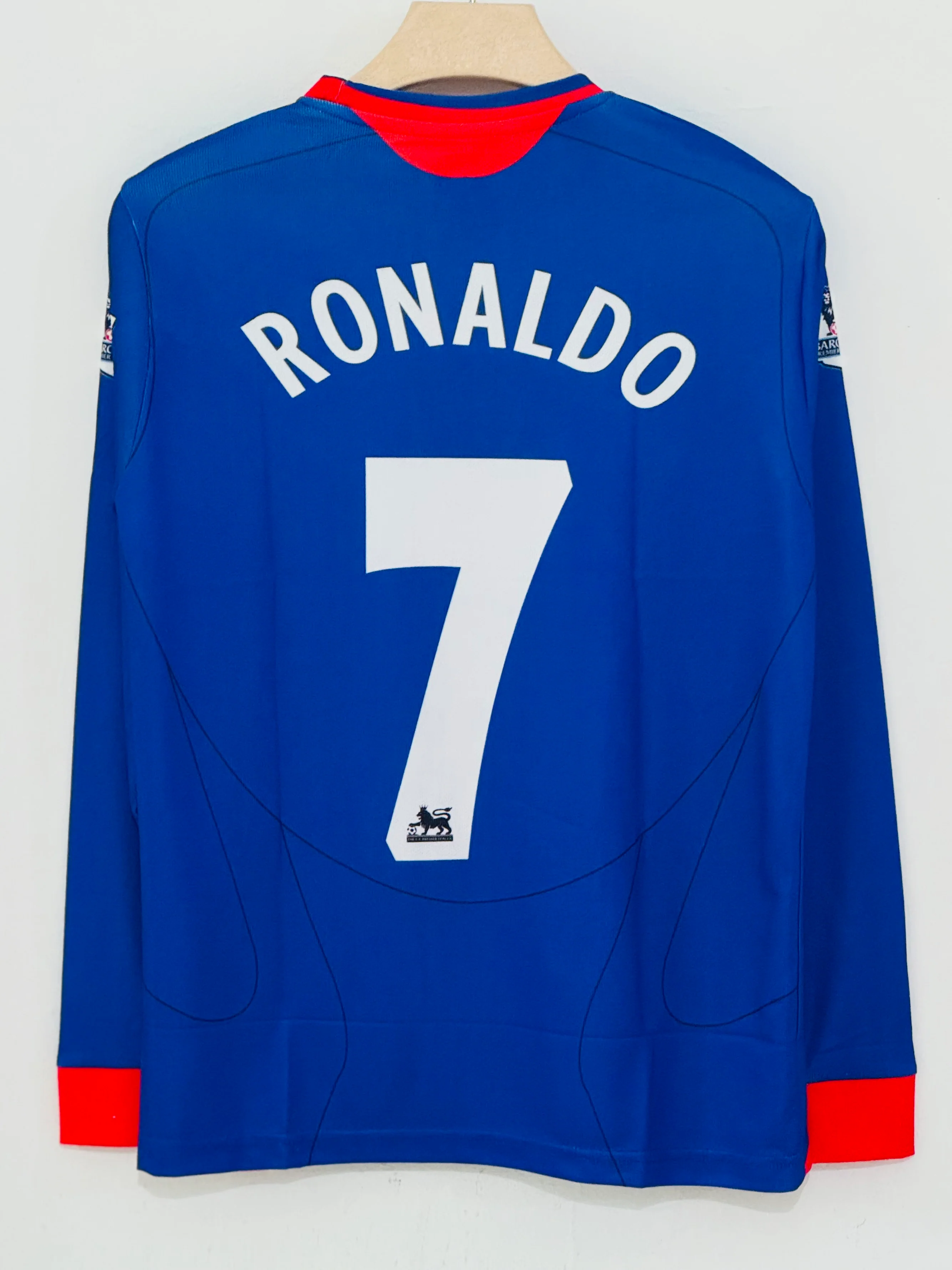 Witness the Rise of a Legend with the 2005-06 Manchester United Away Jersey – Ronaldo Full Sleeve Edition - Image 4